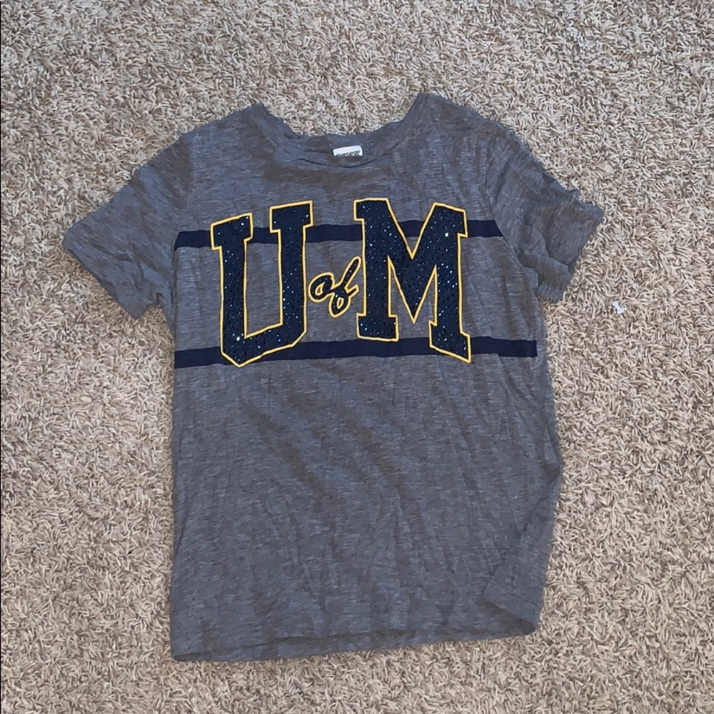 VS u of m shirt NWOT